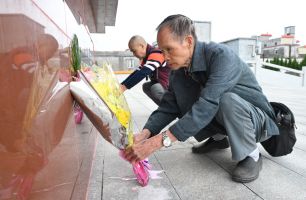 槍炮聲遠(yuǎn)英魂在 豐碑無言記榮光